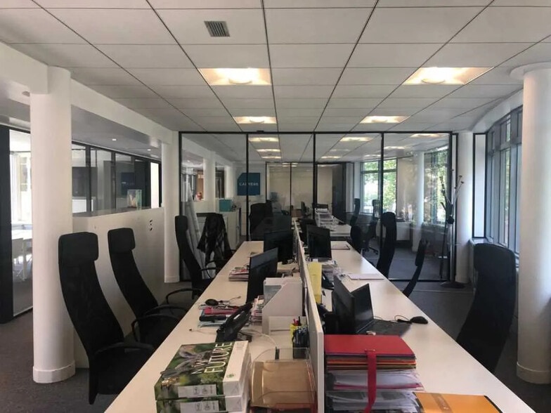 83 Avenue Charles De Gaulle, Neuilly-sur-Seine for lease - Interior Photo - Image 3 of 11