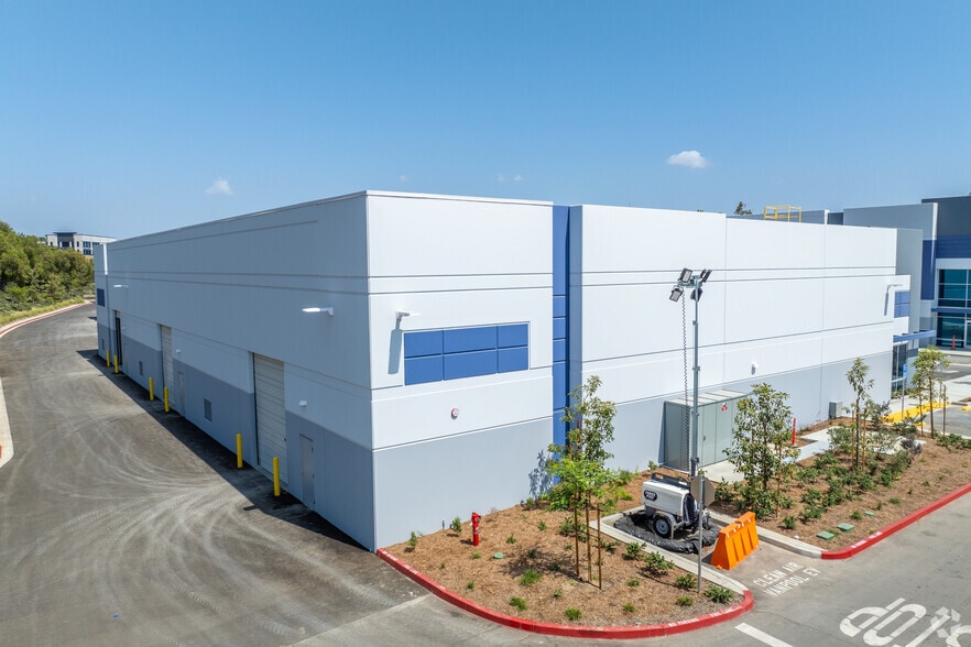 2408 Hook Dr, Simi Valley, CA for sale - Building Photo - Image 3 of 5