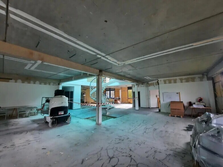 Office in Mont-Saint-Aignan for lease - Interior Photo - Image 3 of 9