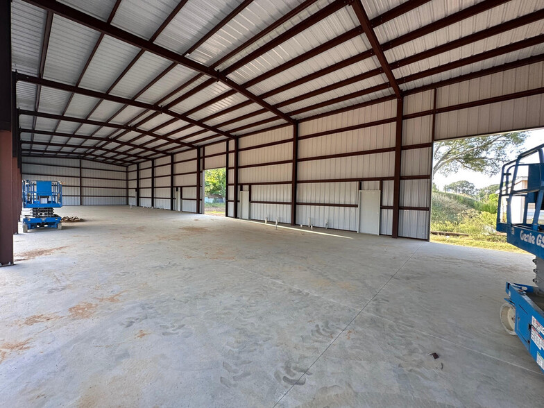 18491 Highway 105, Cleveland, TX for lease - Building Photo - Image 2 of 2