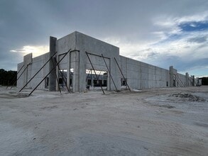 302 Parktowne Blvd, Edgewater, FL for lease Interior Photo- Image 2 of 3