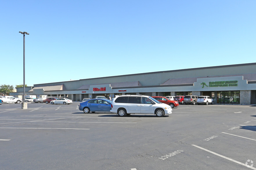 1136-1230 W Main St, Merced, CA for lease - Primary Photo - Image 3 of 19