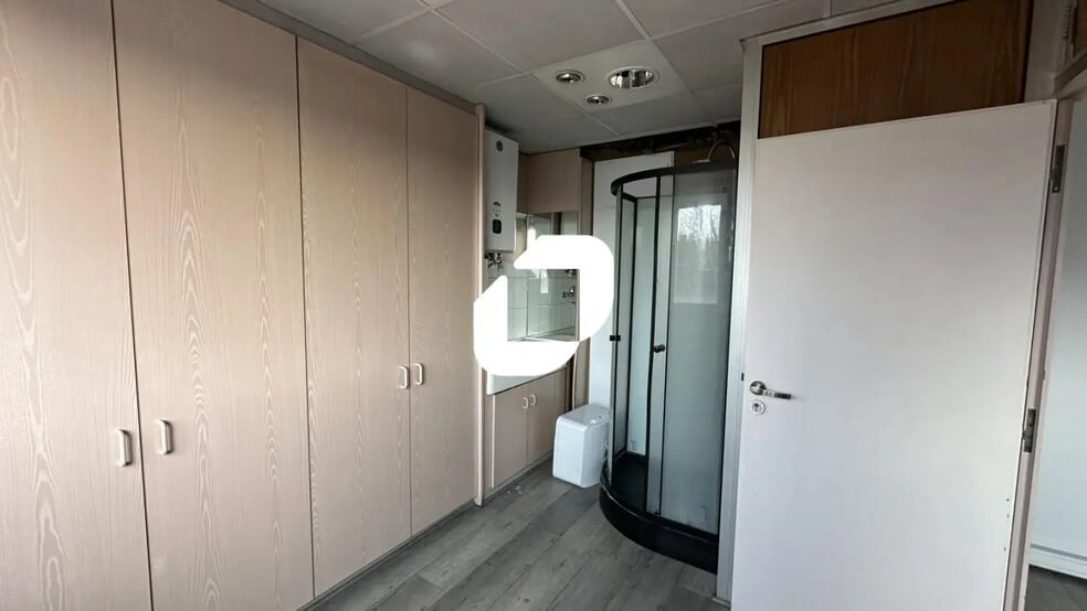 26 A Rue Du Maréchal Lefèbvre, Strasbourg for lease - Interior Photo - Image 3 of 10