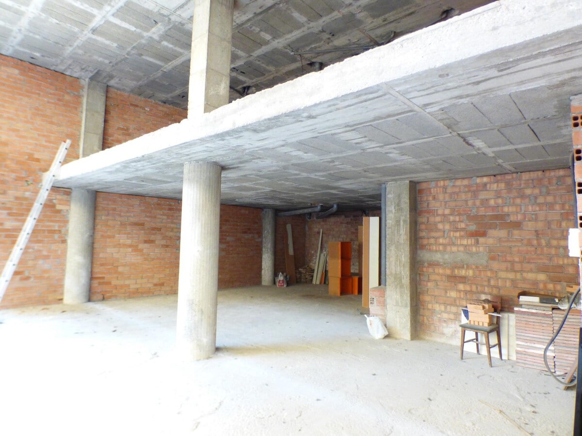 Manresa, BAR 08242 - Unit 4A -  - Interior Photo - Image 2 of 3