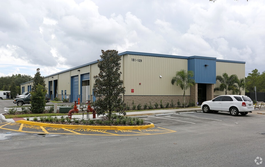 1731-1761 Business Center Ln, Kissimmee, FL for lease - Building Photo - Image 3 of 5
