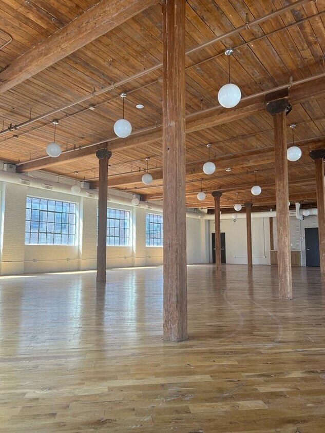 32 Bridge St, Brooklyn, NY for lease Building Photo- Image 1 of 5