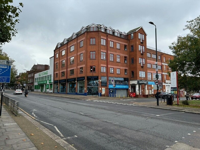307 Cricklewood Broa, London for lease - Building Photo - Image 1 of 5