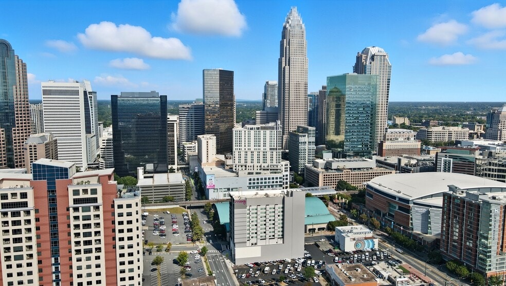 125 S Brevard St, Charlotte, NC for lease - Building Photo - Image 1 of 25