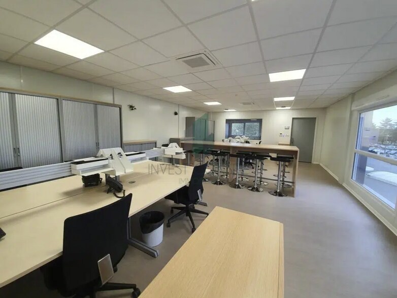 Flex in Persan for sale - Interior Photo - Image 2 of 8