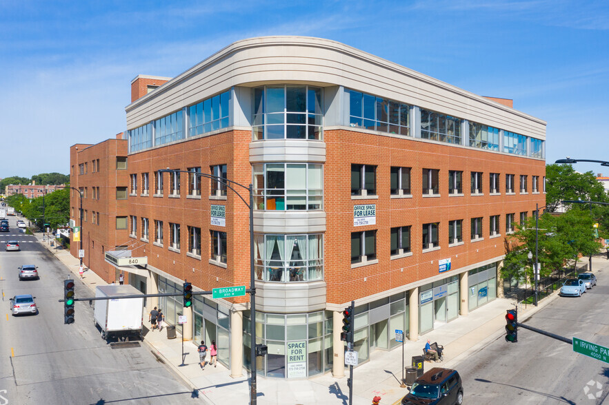 840 W Irving Park Rd, Chicago, IL for lease - Building Photo - Image 2 of 3