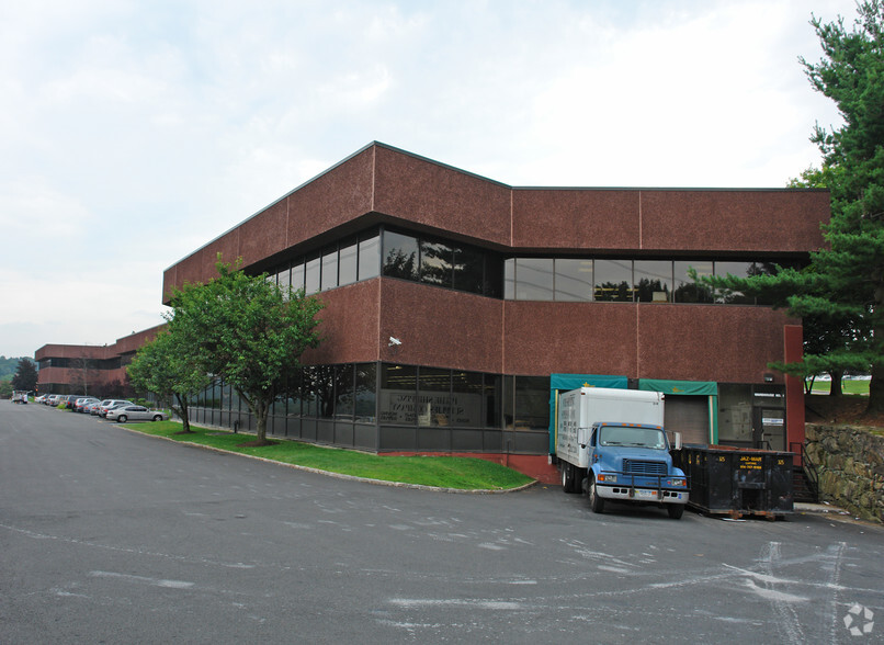 4 Skyline Dr, Hawthorne, NY for lease - Building Photo - Image 3 of 3