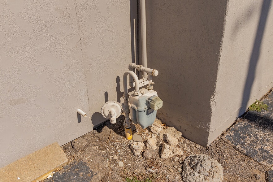 1627 S Hillside St, Wichita, KS for sale - Building Photo - Image 3 of 118