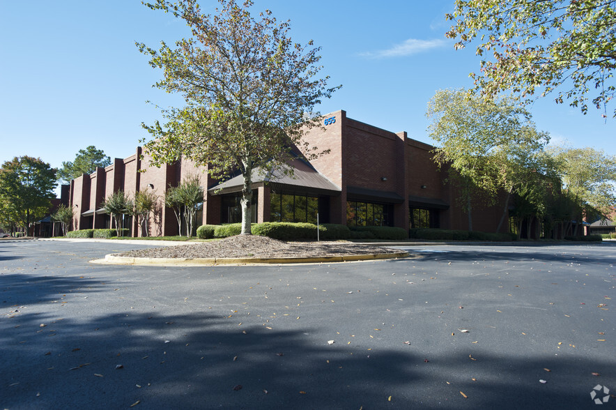 150 Hembree Park Dr, Roswell, GA for lease - Building Photo - Image 1 of 8