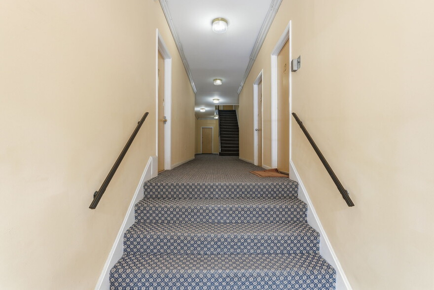 320 Constitution Ave NE, Washington, DC for sale - Lobby - Image 3 of 10