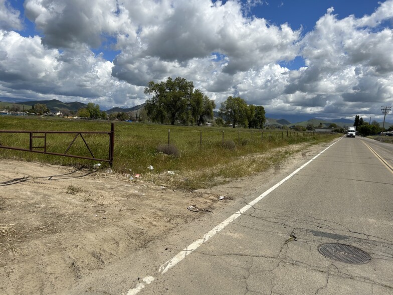 W. Springville Avenue, Porterville, CA for lease - Primary Photo - Image 1 of 3