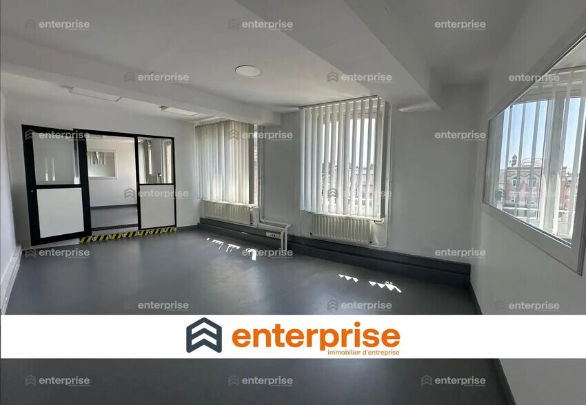 Office in Saint-Quentin for lease - Interior Photo - Image 1 of 3