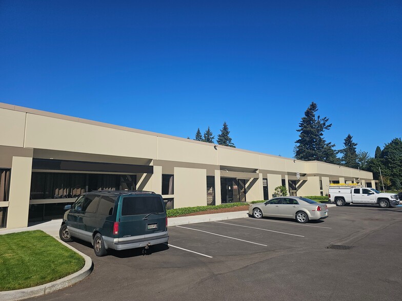 9325-9425 SW Commerce Cir, Wilsonville, OR for lease - Building Photo - Image 1 of 44