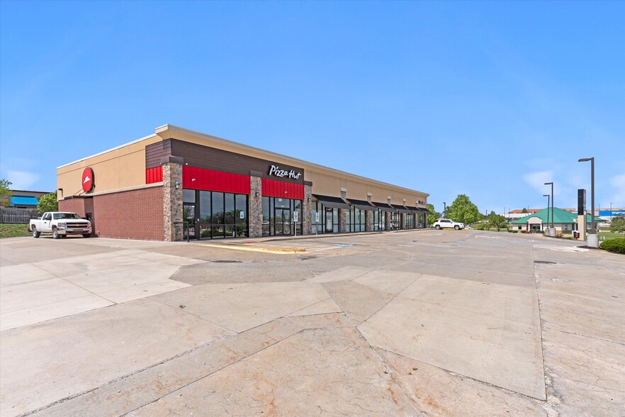 1601-1613 E Peoria St, Paola, KS for sale - Building Photo - Image 2 of 13