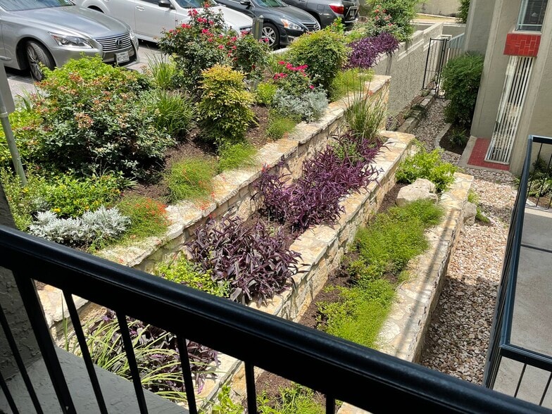 2111 Dickson Dr, Austin, TX for lease - Building Photo - Image 3 of 8