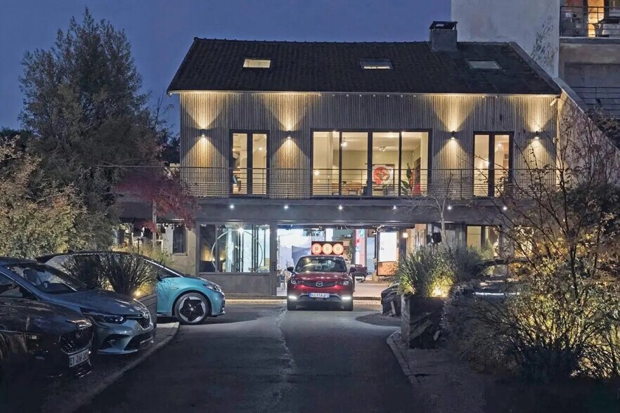 Office in Rueil-Malmaison for sale - Building Photo - Image 1 of 11