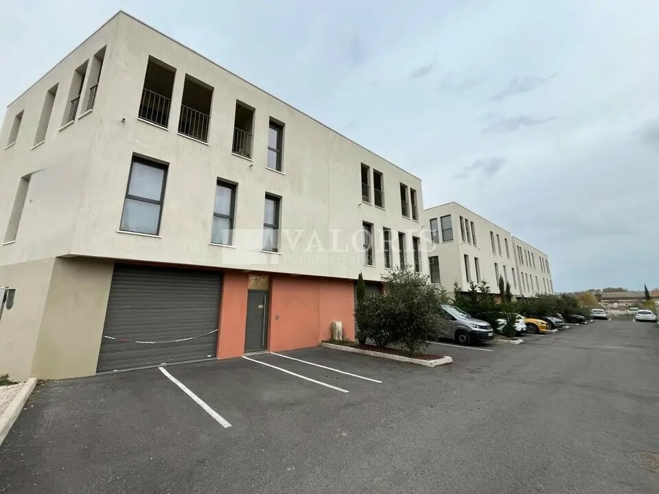 Office in Aix-en-Provence for lease Building Photo- Image 1 of 8