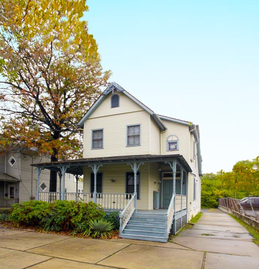 19 W Cuthbert Blvd, Collingswood, NJ 08108