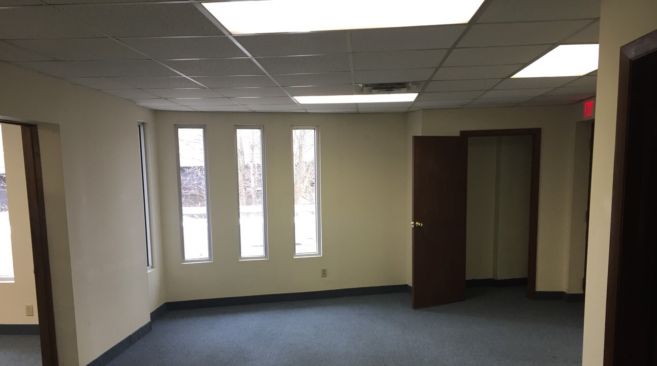 560 W Third St, Jamestown, NY for lease Interior Photo- Image 1 of 2