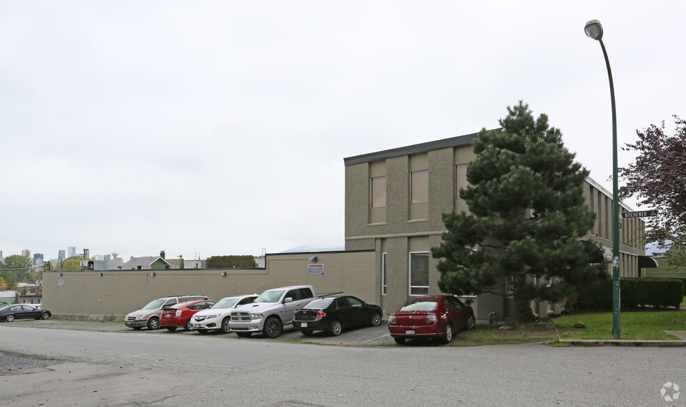 1363-1375 Mclean Dr, Vancouver, BC for lease - Building Photo - Image 3 of 8