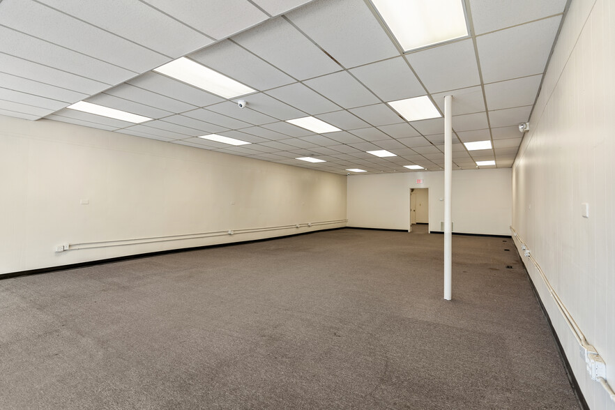 56 W Elm St, Hillsboro, TX for lease - Building Photo - Image 3 of 15