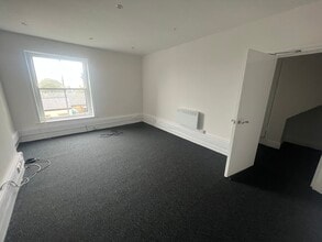 10-12 The Grove, Ilkley for lease Interior Photo- Image 2 of 5