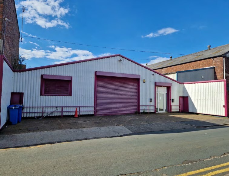 50 Caroline Pl, Hull for lease - Building Photo - Image 1 of 1