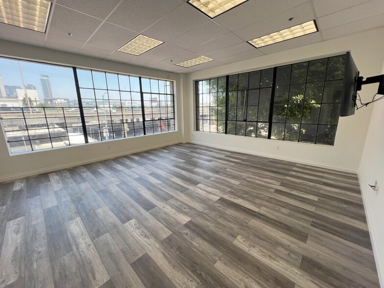 1801 S Hill St, Los Angeles, CA for lease - Building Photo - Image 3 of 18