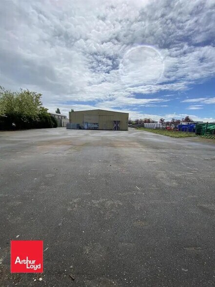 Retail in Mainvilliers for lease - Building Photo - Image 2 of 5