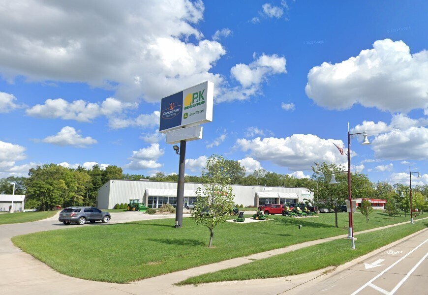 729 N Center Point Rd, Hiawatha, IA for sale Building Photo- Image 1 of 1