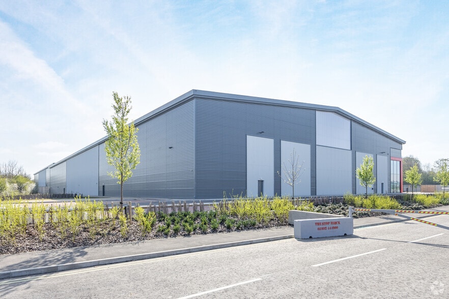 Conference Way, Evesham for lease - Primary Photo - Image 2 of 2