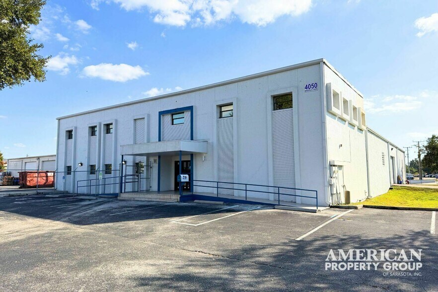 4050 Middle Ave, Sarasota, FL for lease - Building Photo - Image 1 of 18