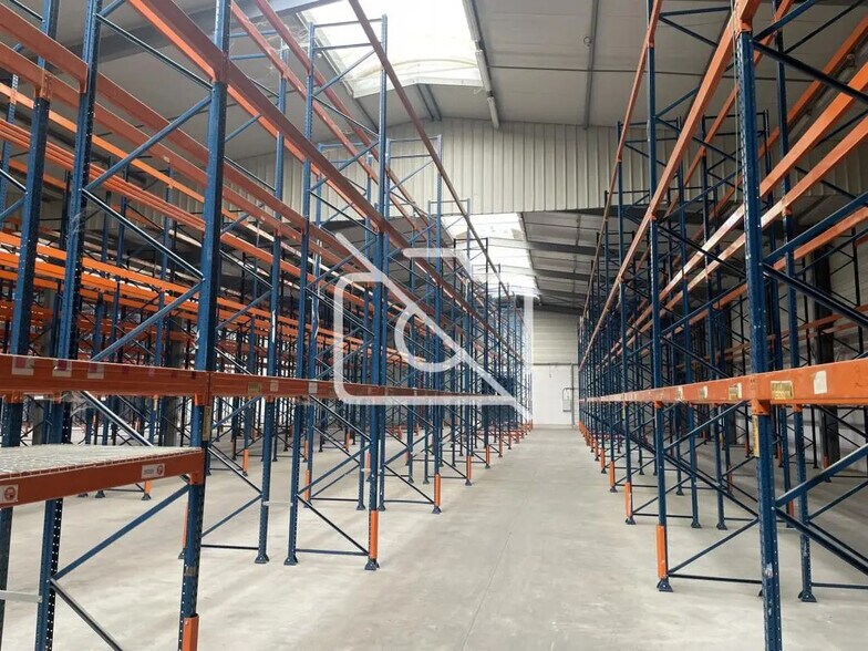 Industrial in Le Thillay for lease - Building Photo - Image 3 of 12