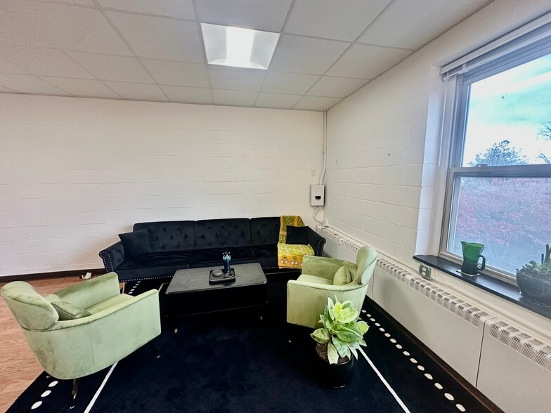 139 E Putnam Ave, Greenwich, CT for lease - Building Photo - Image 3 of 11