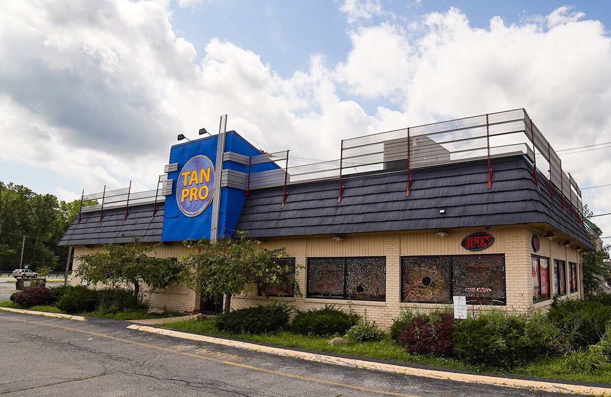 5079 Monroe St, Toledo, OH 43623