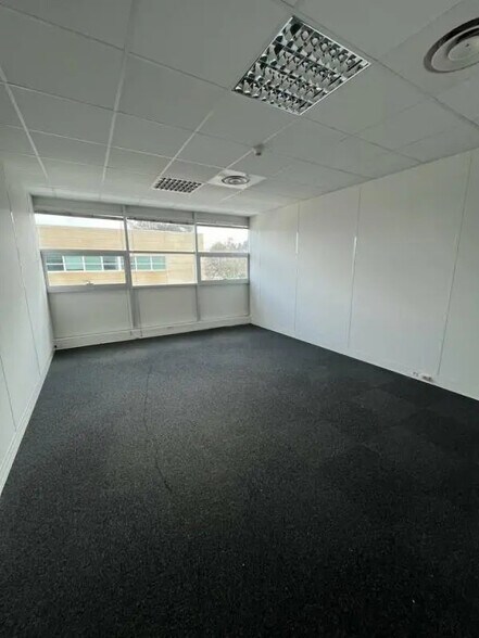 Office in Mérignac for lease - Interior Photo - Image 3 of 9