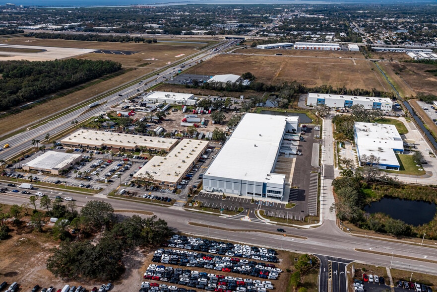 5402-5424 Hangar Ct, Tampa, FL for lease - Building Photo - Image 2 of 19