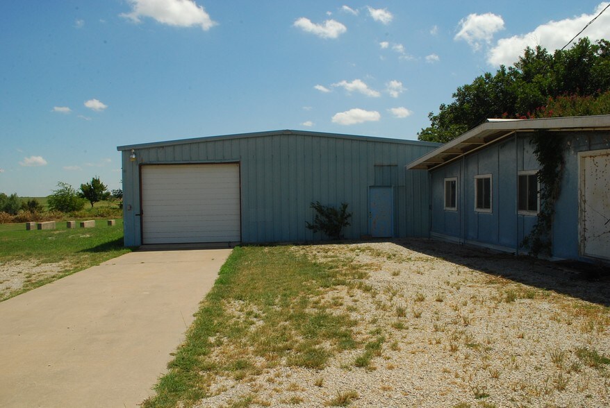 3338 Tx-79, Henrietta, TX for sale - Building Photo - Image 1 of 1