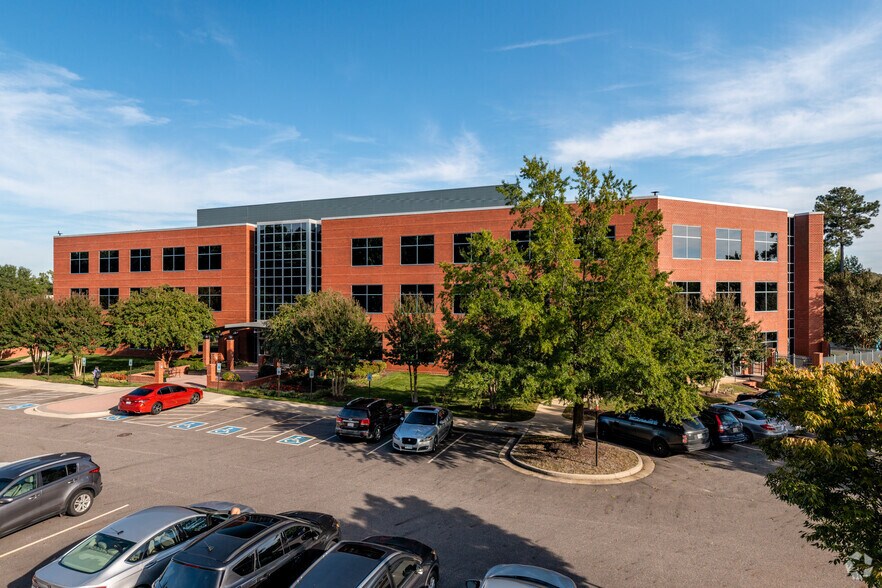 4820 Lake Brook Dr, Glen Allen, VA for sale - Primary Photo - Image 1 of 1