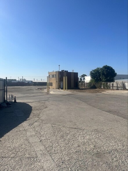 378 W 133rd St, Los Angeles, CA for lease - Building Photo - Image 2 of 6