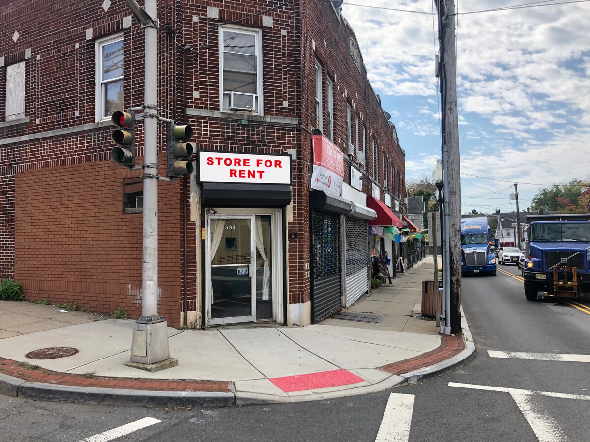 594596 Scotland Rd, Orange, NJ 07050