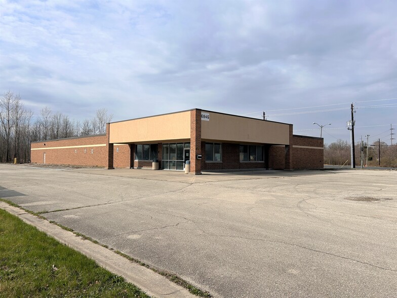 6845 Massachusetts Ave, Indianapolis, IN for sale - Building Photo - Image 1 of 5