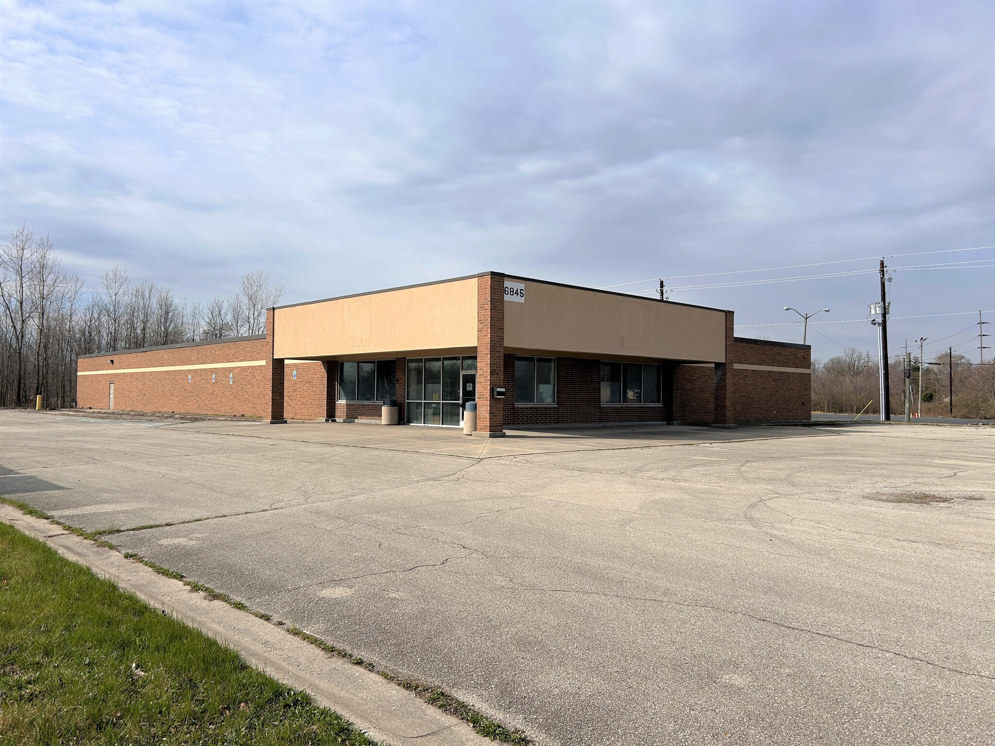 6845 Massachusetts Ave, Indianapolis, IN for sale Building Photo- Image 1 of 6