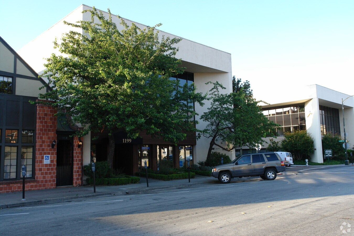 1199 Howard Ave, Burlingame, CA 94010