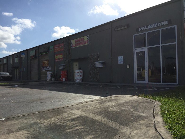 364-386 NW 171st St, Miami, FL for lease - Building Photo - Image 1 of 5