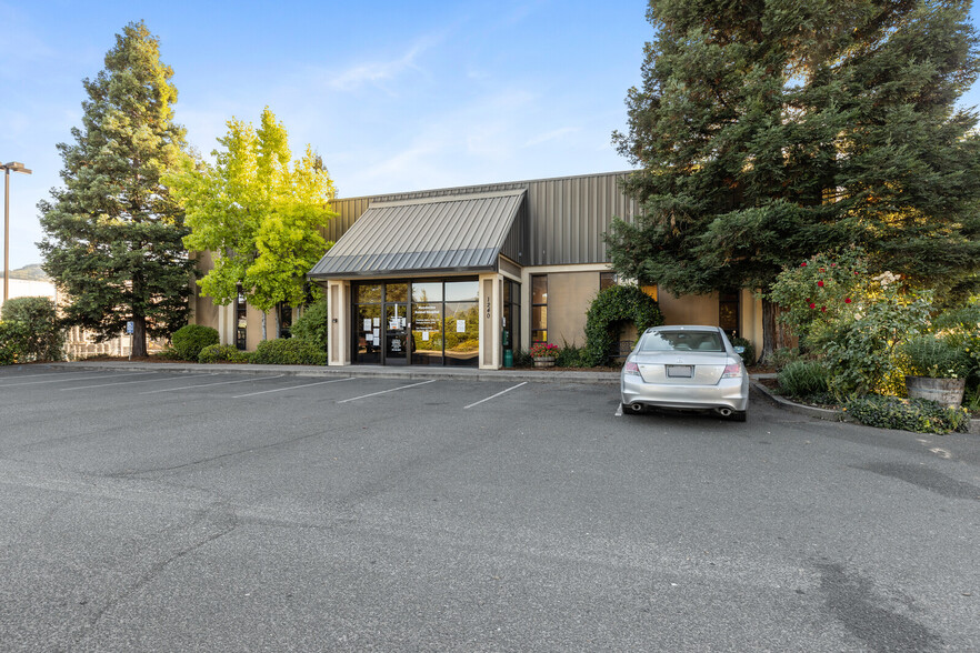 1240 Airport Park Blvd, Ukiah, CA for lease - Building Photo - Image 2 of 29